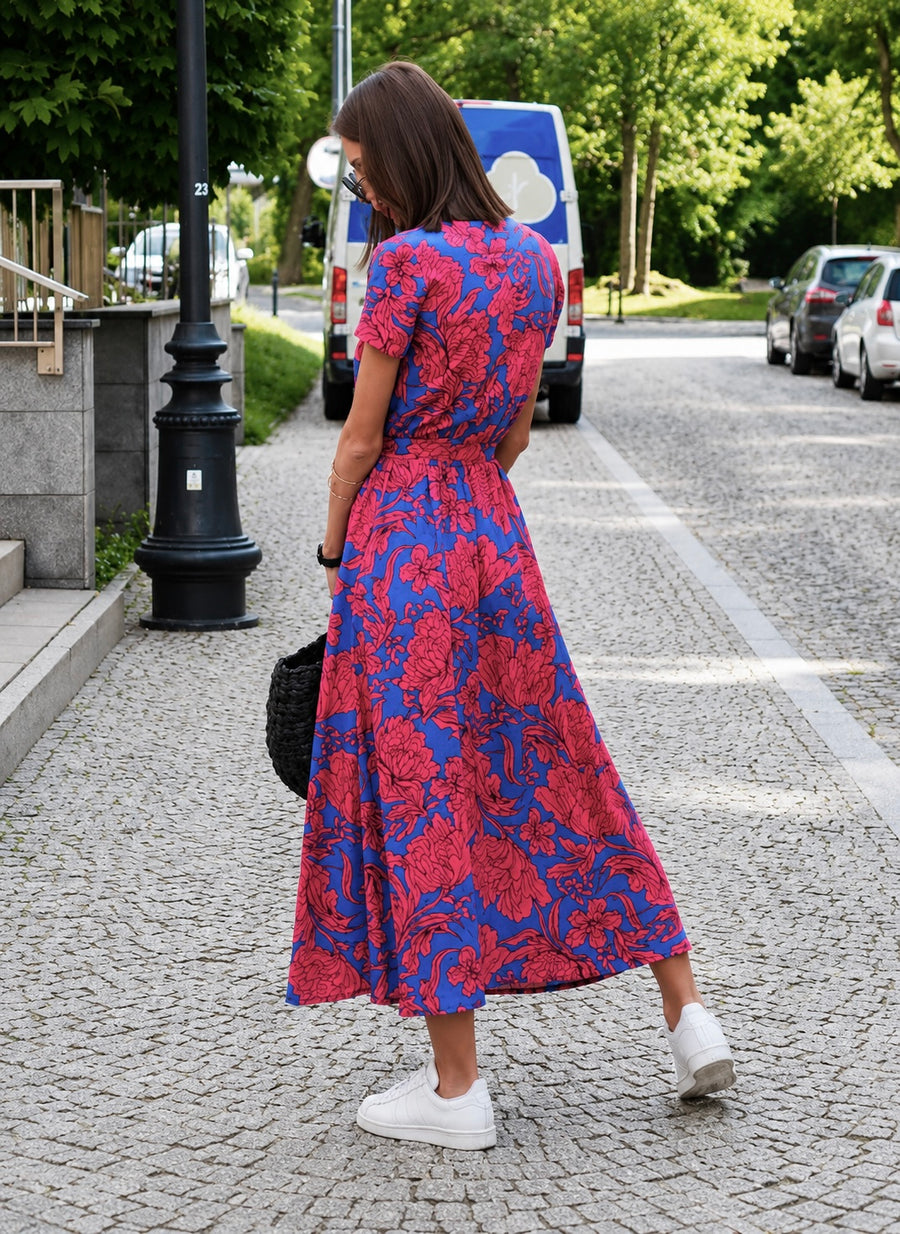 Julia - Elegancka Sukienka z Dekoltem w Serek i Modelującym Krojem