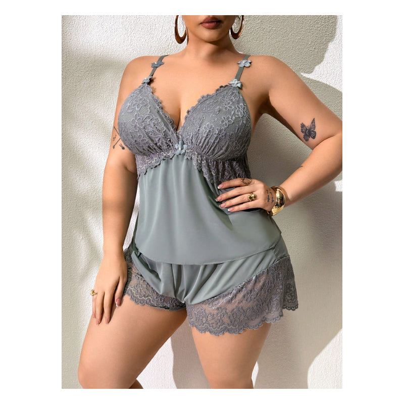 Natalia Zofia | Pyjama set consisting of a top and lace-trimmed shorts – soft satin-like fabric, adjustable straps and V-neckline.